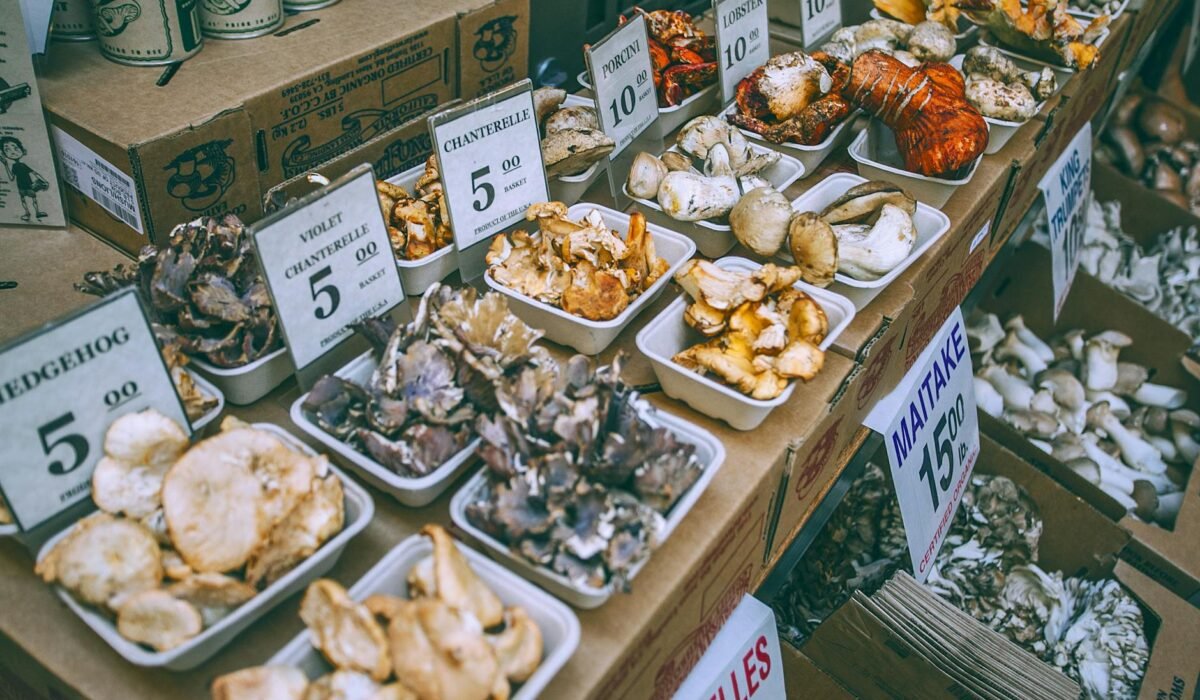 prediction market arbitrage polymarket kalshi 2026